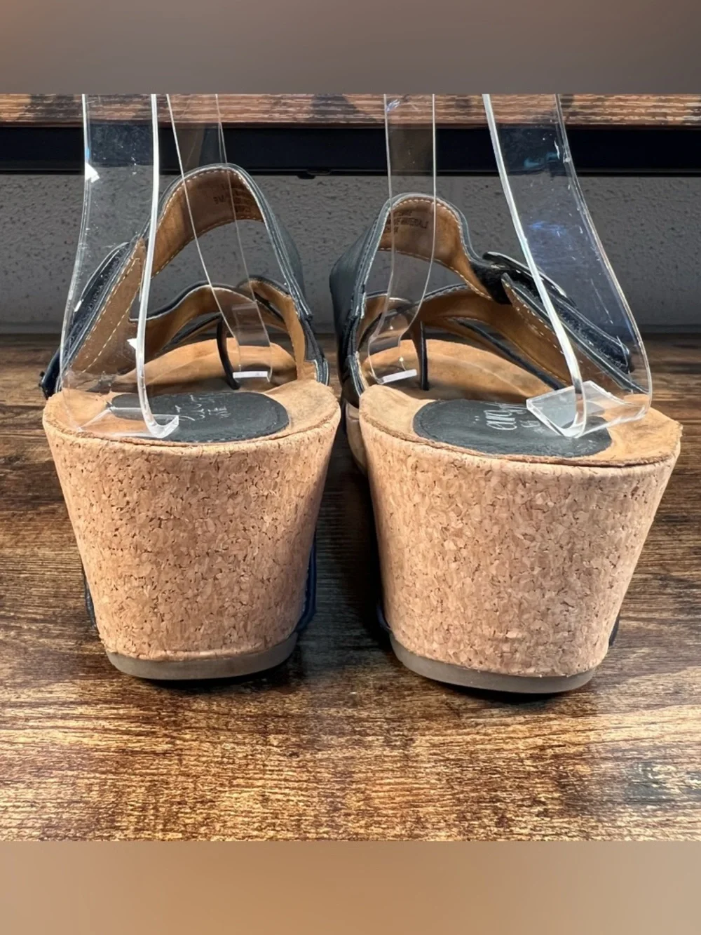 EuroSoft Sandals Emrie Cork Wedge Black Faux Leather Thong Toe Casual Women's 9 - Picture 4 of 11
